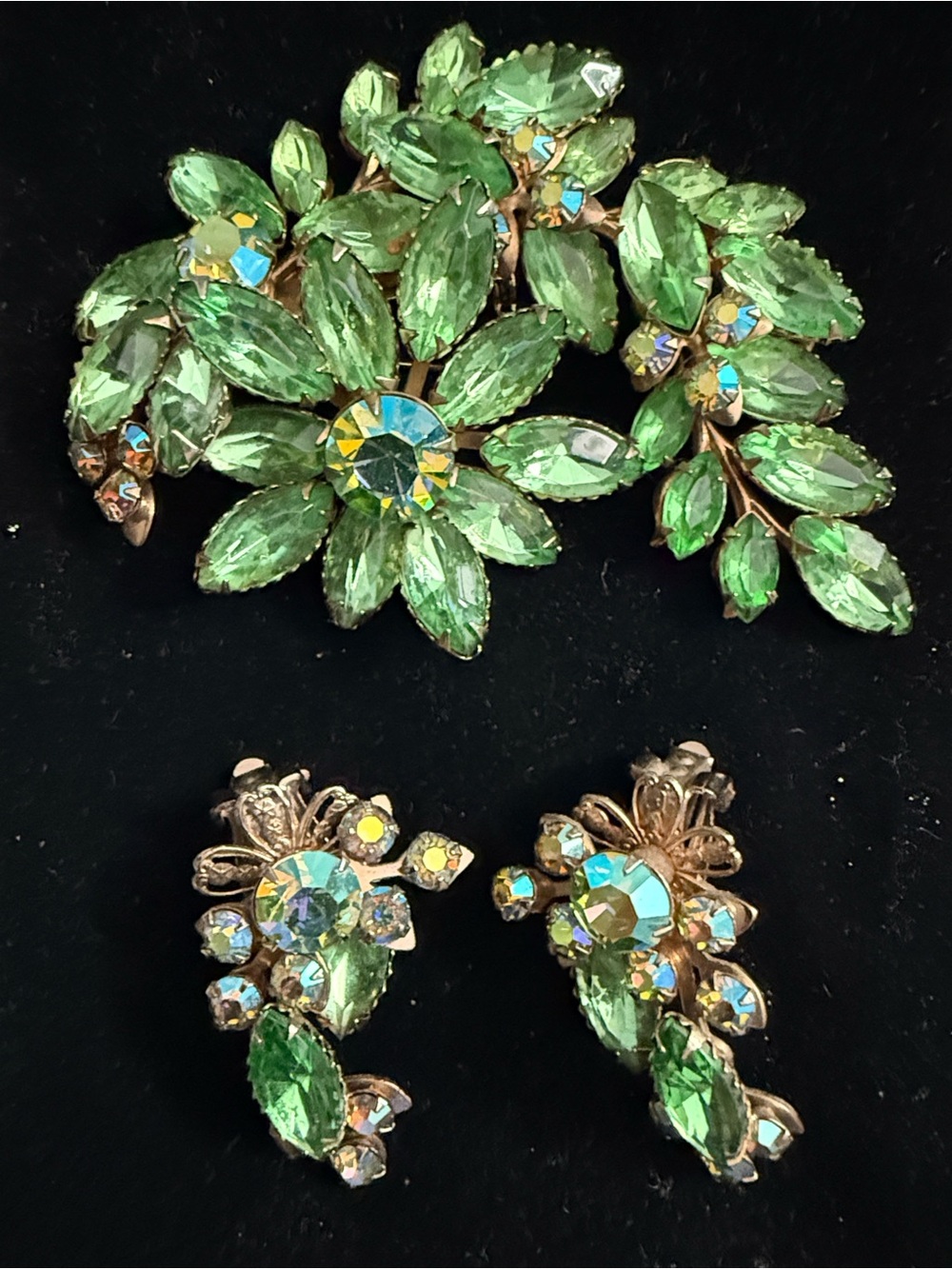 Vintage Green Crystal Floral Brooch and Earrings Set - Picture 6 of 8